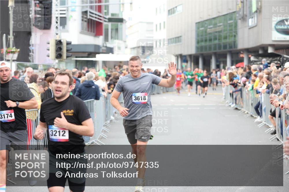 12.06.2026 - Holstenköstenlauf Andreas Tolksdorf http://msf.ph/oto/9747335 12.06.2026 19:55:36 Laufen 3618, 3174, 3212 meine-sportfotos.de