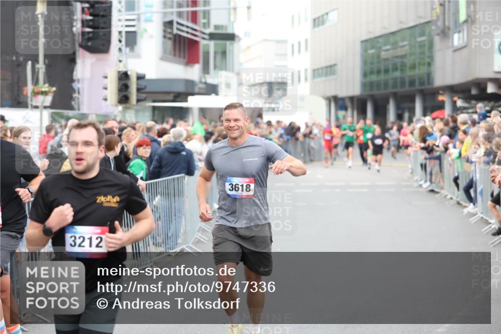 12.06.2026 - Holstenköstenlauf Andreas Tolksdorf http://msf.ph/oto/9747336 12.06.2026 19:55:36 Laufen 3618, 3212 meine-sportfotos.de