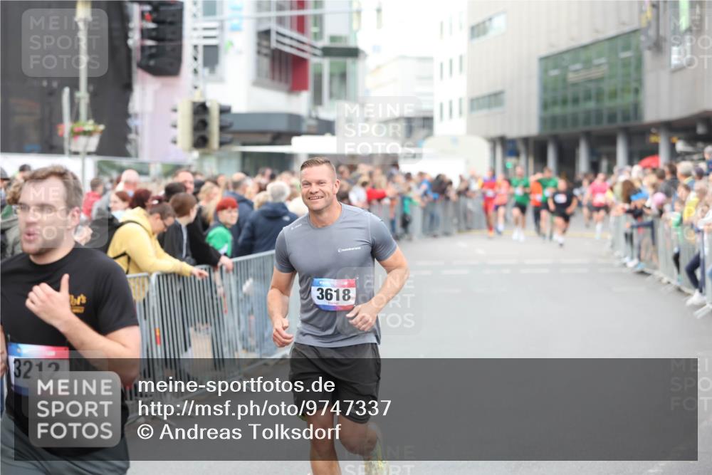 12.06.2026 - Holstenköstenlauf Andreas Tolksdorf http://msf.ph/oto/9747337 12.06.2026 19:55:37 Laufen 3212, 3618 meine-sportfotos.de