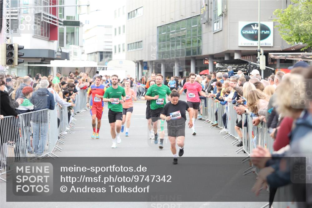 12.06.2026 - Holstenköstenlauf Andreas Tolksdorf http://msf.ph/oto/9747342 12.06.2026 19:55:45 Laufen 3102, 053, 145, 4144, 3007, 4600 meine-sportfotos.de