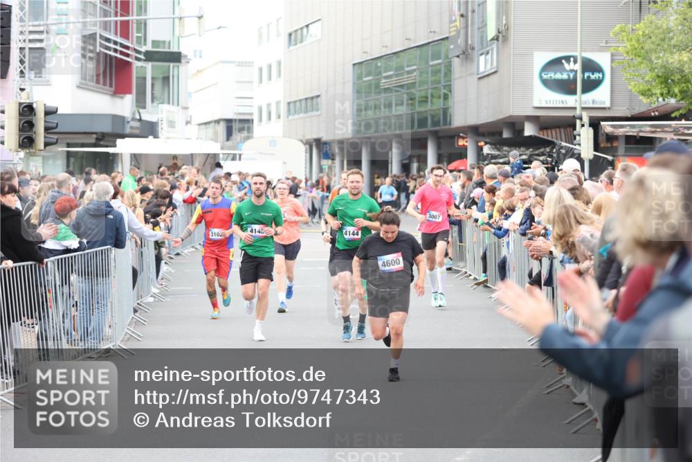 12.06.2026 - Holstenköstenlauf Andreas Tolksdorf http://msf.ph/oto/9747343 12.06.2026 19:55:46 Laufen 4145, 4144, 310, 4600, 3007 meine-sportfotos.de