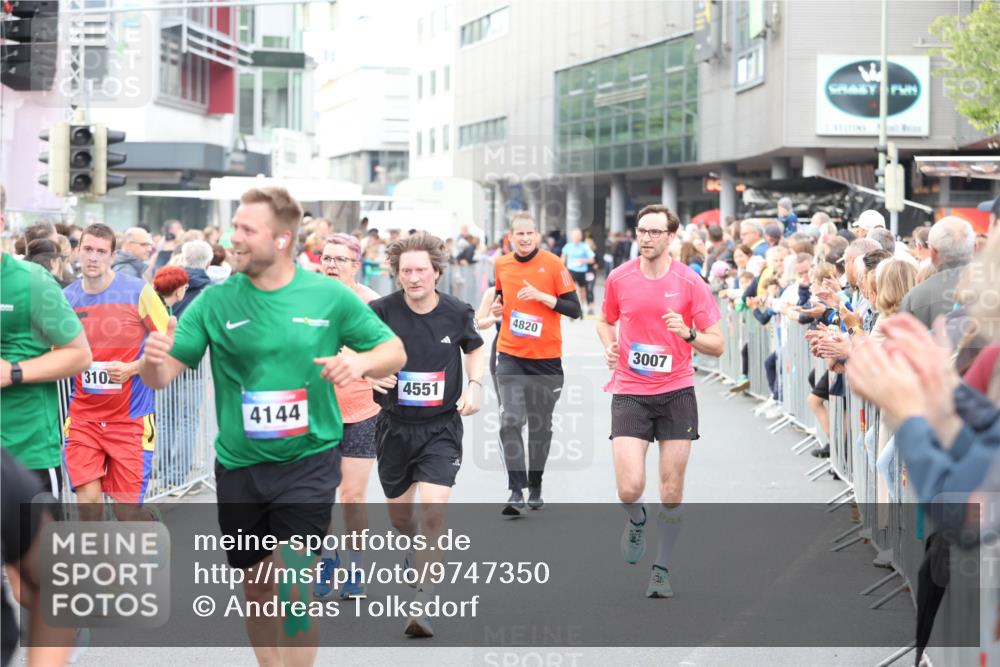 12.06.2026 - Holstenköstenlauf Andreas Tolksdorf http://msf.ph/oto/9747350 12.06.2026 19:55:49 Laufen 310, 4144, 4551, 4820, 3007 meine-sportfotos.de
