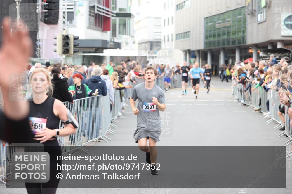 12.06.2026 - Holstenköstenlauf Andreas Tolksdorf http://msf.ph/oto/9747352 12.06.2026 19:55:54 Laufen 69, 3537 meine-sportfotos.de