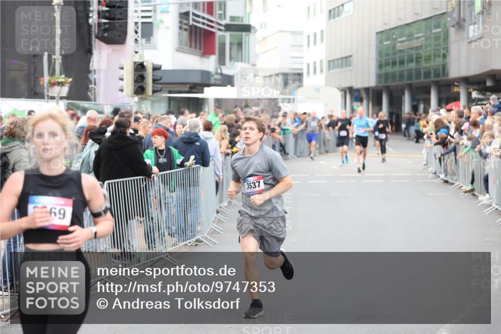 12.06.2026 - Holstenköstenlauf Andreas Tolksdorf http://msf.ph/oto/9747353 12.06.2026 19:55:55 Laufen 69, 3537, 11 meine-sportfotos.de