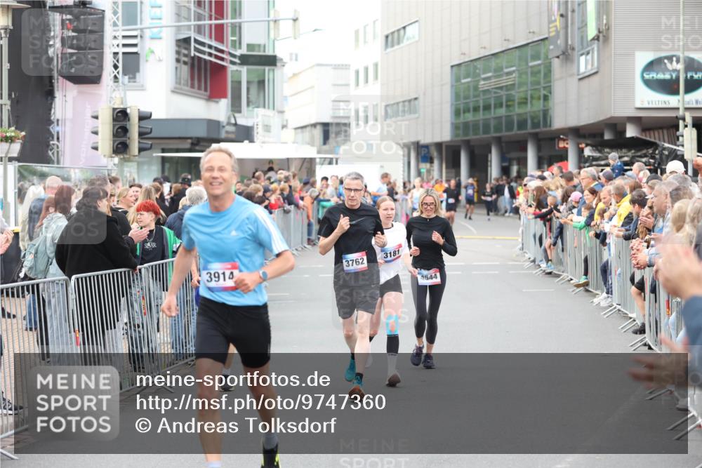 12.06.2026 - Holstenköstenlauf Andreas Tolksdorf http://msf.ph/oto/9747360 12.06.2026 19:56:04 Laufen 3914, 3762, 3181, 4544 meine-sportfotos.de