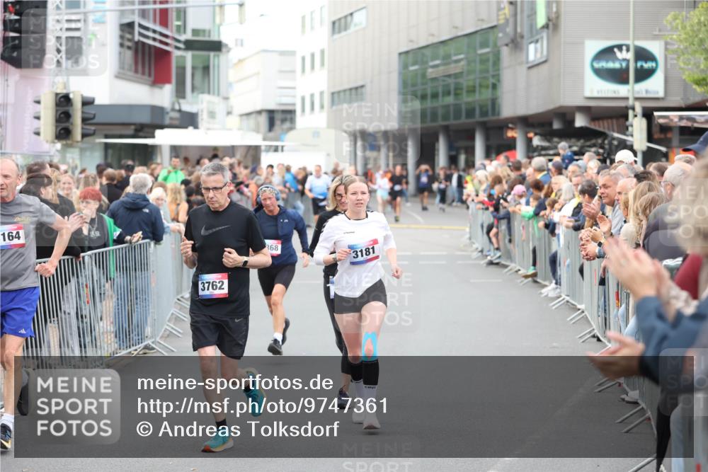 12.06.2026 - Holstenköstenlauf Andreas Tolksdorf http://msf.ph/oto/9747361 12.06.2026 19:56:05 Laufen 164, 3762, 368, 3181 meine-sportfotos.de
