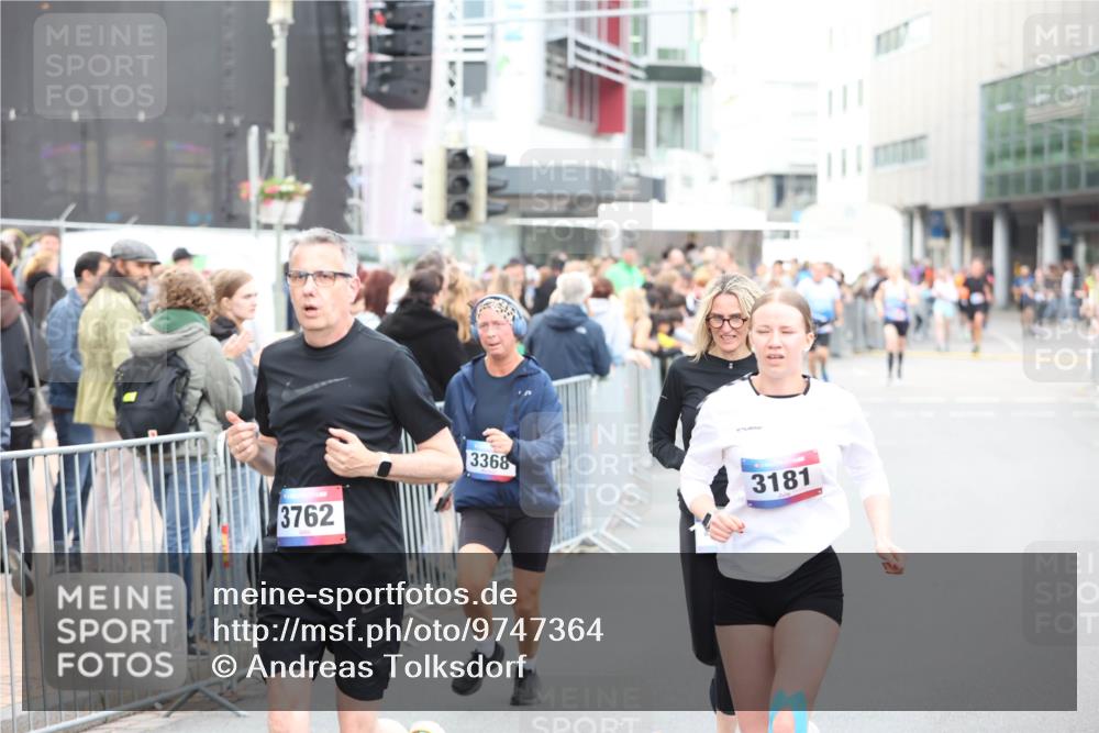 12.06.2026 - Holstenköstenlauf Andreas Tolksdorf http://msf.ph/oto/9747364 12.06.2026 19:56:07 Laufen 3762, 3368, 3181 meine-sportfotos.de