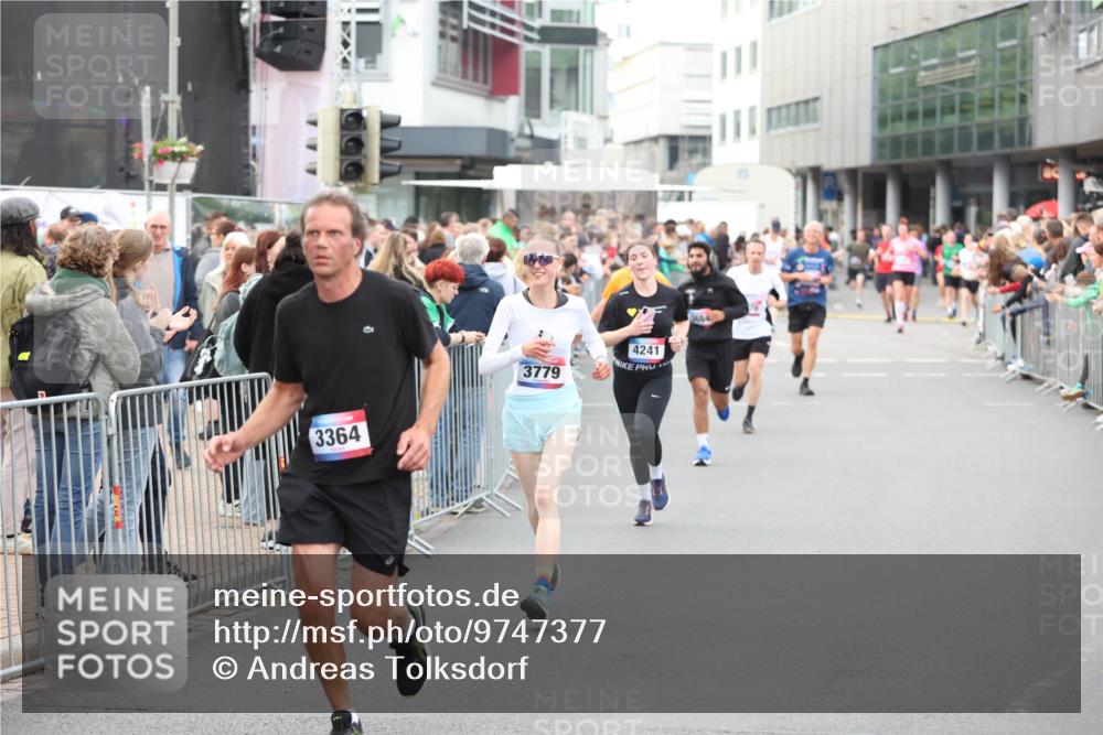 12.06.2026 - Holstenköstenlauf Andreas Tolksdorf http://msf.ph/oto/9747377 12.06.2026 19:56:22 Laufen 11, 3364, 3779, 4241, 3684 meine-sportfotos.de