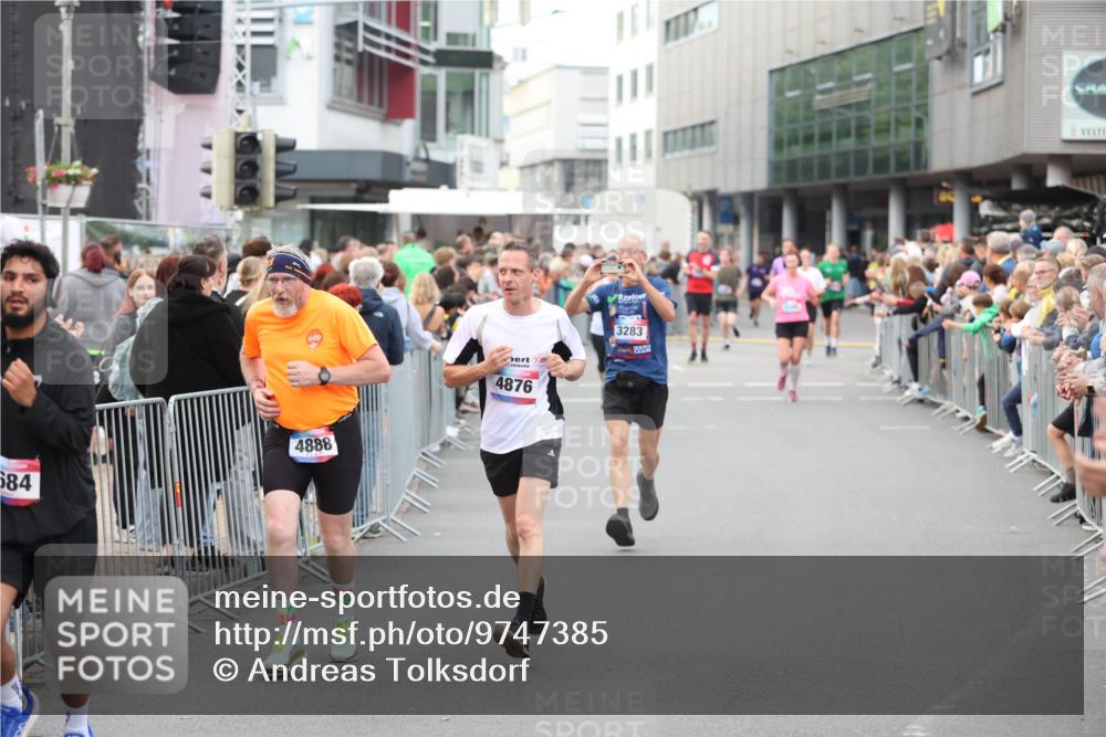 12.06.2026 - Holstenköstenlauf Andreas Tolksdorf http://msf.ph/oto/9747385 12.06.2026 19:56:26 Laufen 584, 4888, 4876, 3283 meine-sportfotos.de