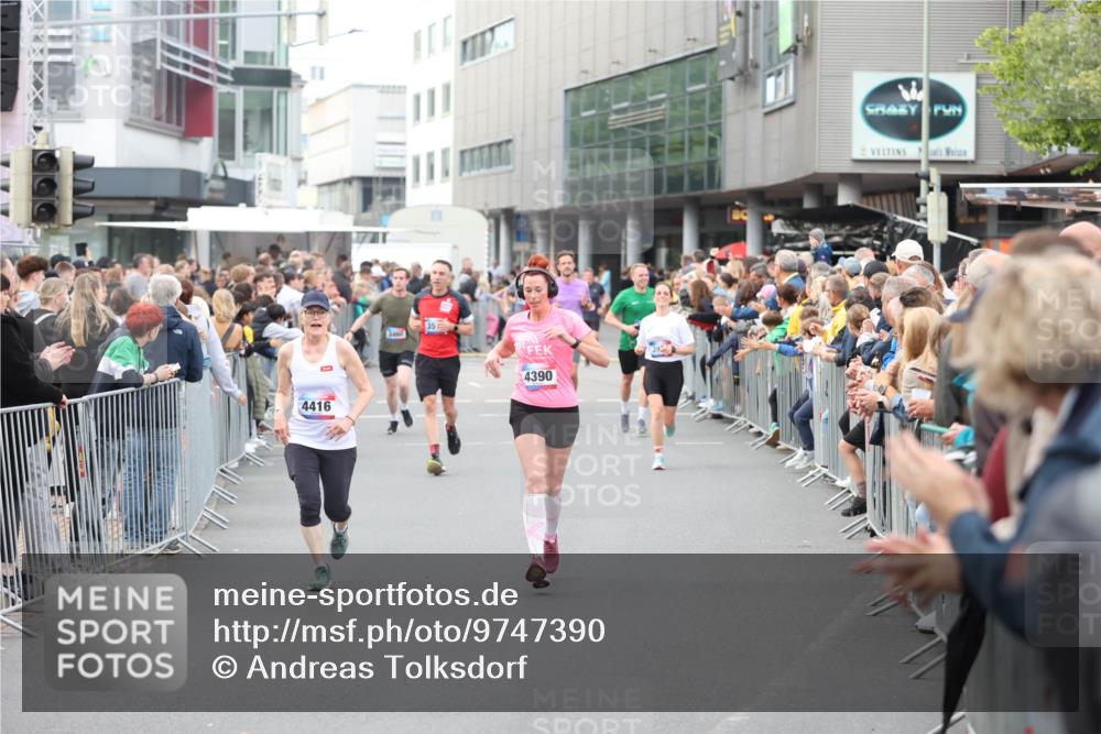 12.06.2026 - Holstenköstenlauf Andreas Tolksdorf http://msf.ph/oto/9747390 12.06.2026 19:56:31 Laufen 4416, 3460, 35, 4390 meine-sportfotos.de