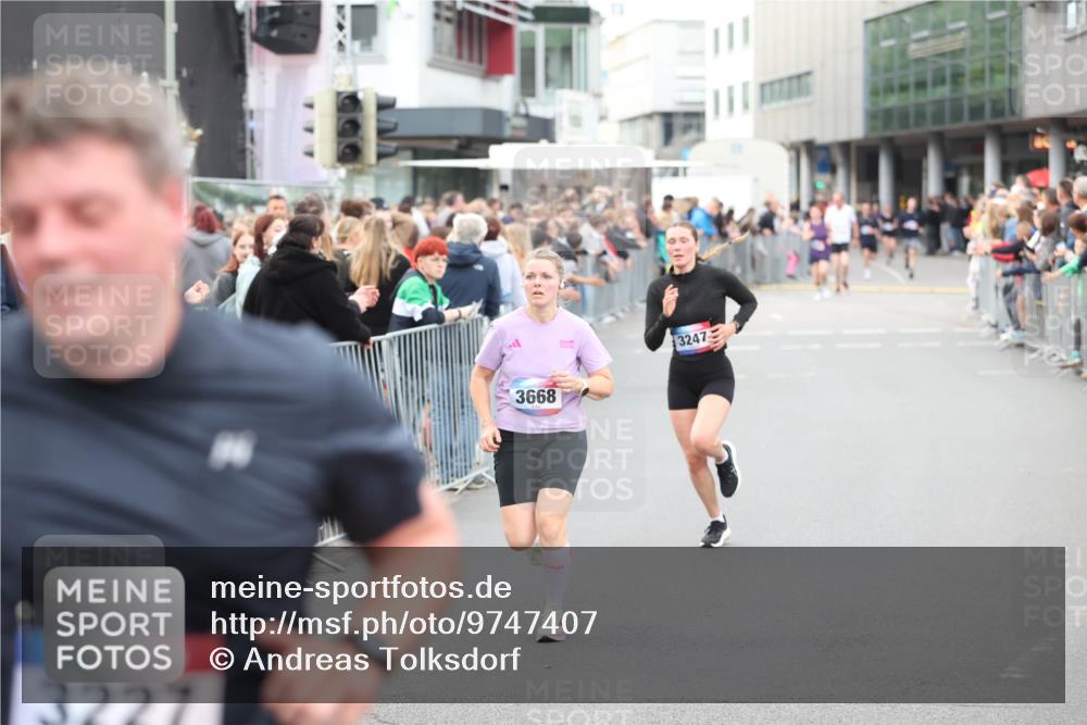 12.06.2026 - Holstenköstenlauf Andreas Tolksdorf http://msf.ph/oto/9747407 12.06.2026 19:56:49 Laufen 3227, 3668, 3247 meine-sportfotos.de