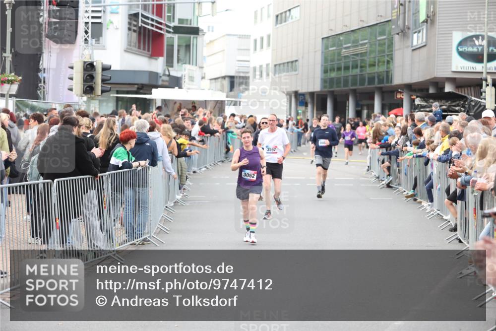 12.06.2026 - Holstenköstenlauf Andreas Tolksdorf http://msf.ph/oto/9747412 12.06.2026 19:56:59 Laufen 3052, 3597, 460 meine-sportfotos.de