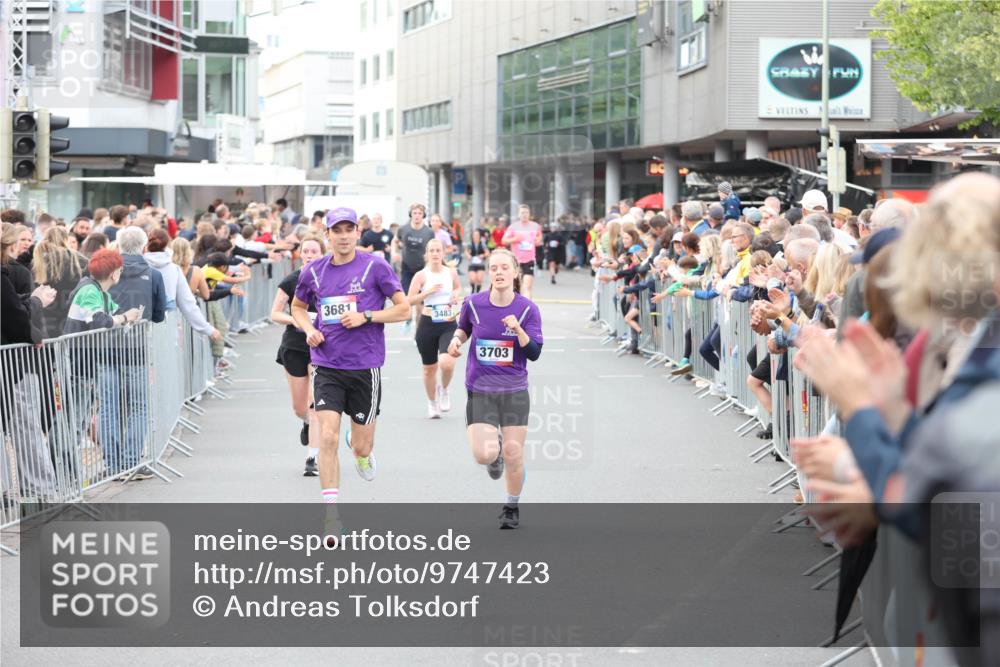 12.06.2026 - Holstenköstenlauf Andreas Tolksdorf http://msf.ph/oto/9747423 12.06.2026 19:57:09 Laufen 3681, 3483, 3703 meine-sportfotos.de