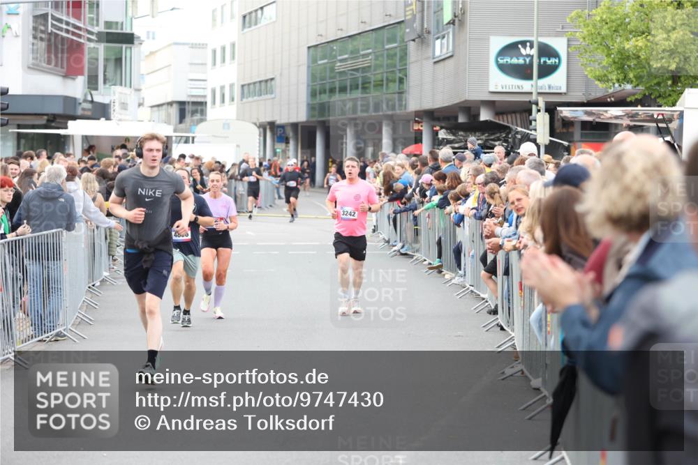 12.06.2026 - Holstenköstenlauf Andreas Tolksdorf http://msf.ph/oto/9747430 12.06.2026 19:57:15 Laufen 4800, 3242 meine-sportfotos.de