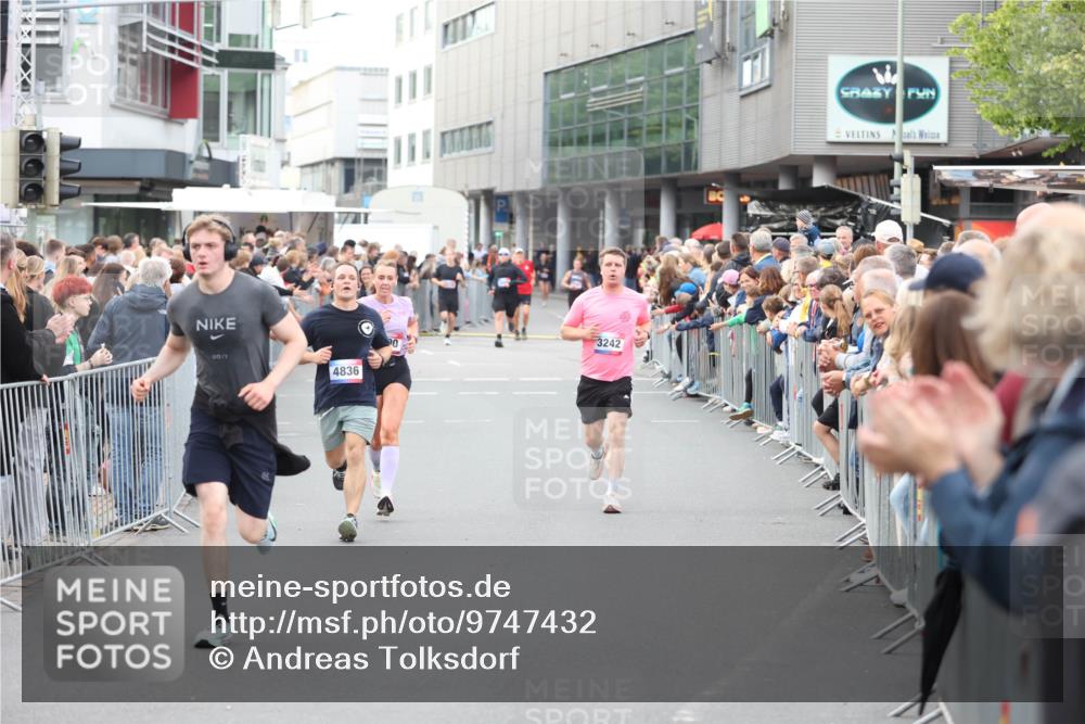 12.06.2026 - Holstenköstenlauf Andreas Tolksdorf http://msf.ph/oto/9747432 12.06.2026 19:57:16 Laufen 4836, 3242 meine-sportfotos.de
