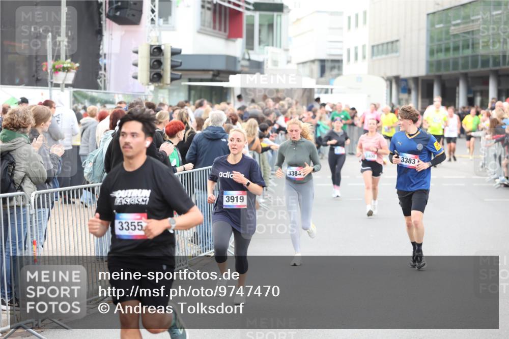 12.06.2026 - Holstenköstenlauf Andreas Tolksdorf http://msf.ph/oto/9747470 12.06.2026 19:57:51 Laufen 3355, 3919, 3384, 3400, 3383 meine-sportfotos.de