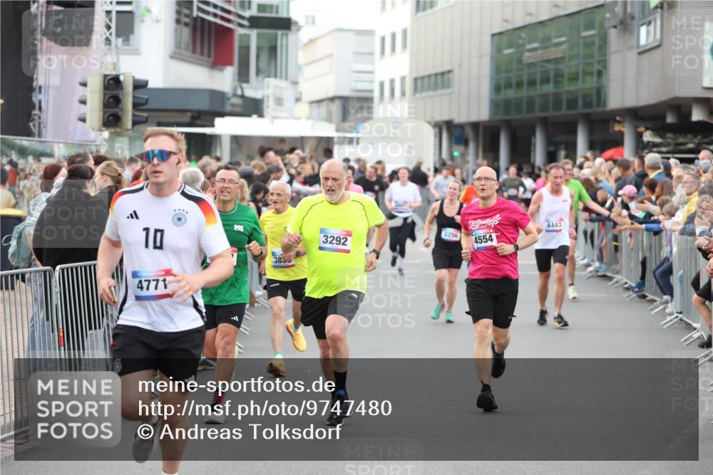 12.06.2026 - Holstenköstenlauf Andreas Tolksdorf http://msf.ph/oto/9747480 12.06.2026 19:58:00 Laufen 10, 4771, 3853, 3292, 3256, 4443, 4554 meine-sportfotos.de