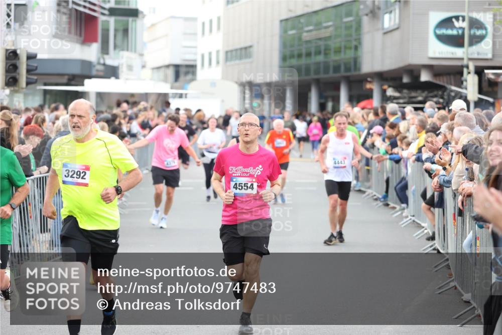 12.06.2026 - Holstenköstenlauf Andreas Tolksdorf http://msf.ph/oto/9747483 12.06.2026 19:58:01 Laufen 3292, 4554, 4443 meine-sportfotos.de
