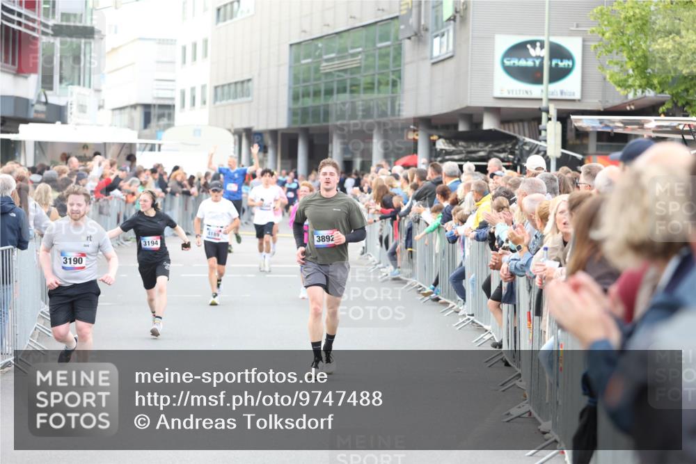 12.06.2026 - Holstenköstenlauf Andreas Tolksdorf http://msf.ph/oto/9747488 12.06.2026 19:58:12 Laufen 3190, 4189, 3194, 3892 meine-sportfotos.de