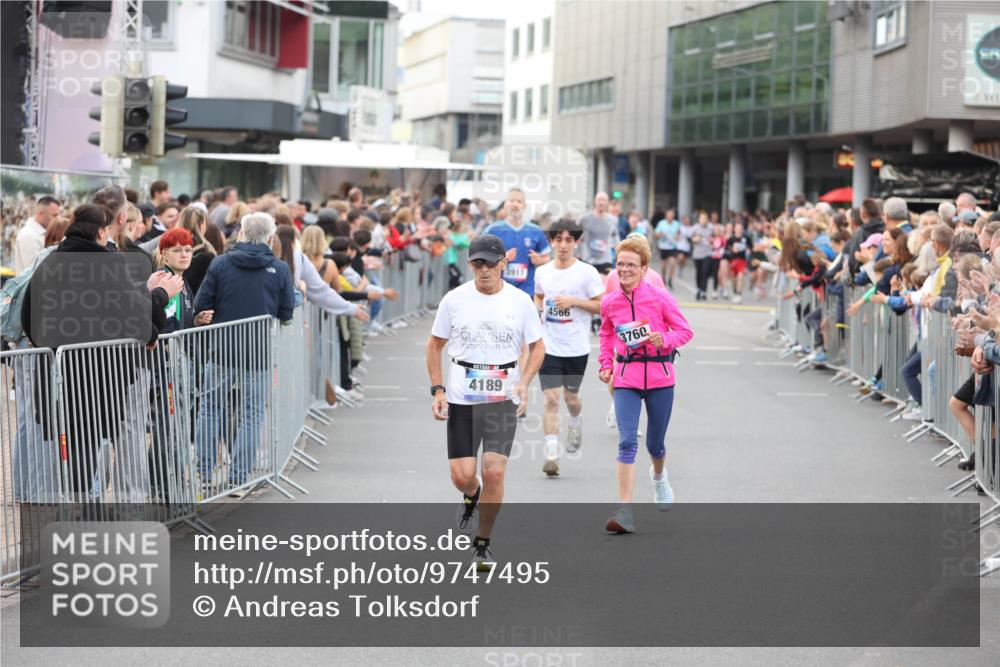 12.06.2026 - Holstenköstenlauf Andreas Tolksdorf http://msf.ph/oto/9747495 12.06.2026 19:58:17 Laufen 3911, 4189, 4566, 3760 meine-sportfotos.de