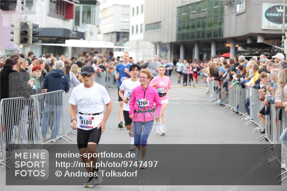 12.06.2026 - Holstenköstenlauf Andreas Tolksdorf http://msf.ph/oto/9747497 12.06.2026 19:58:18 Laufen 4189, 4, 3760, 4377 meine-sportfotos.de