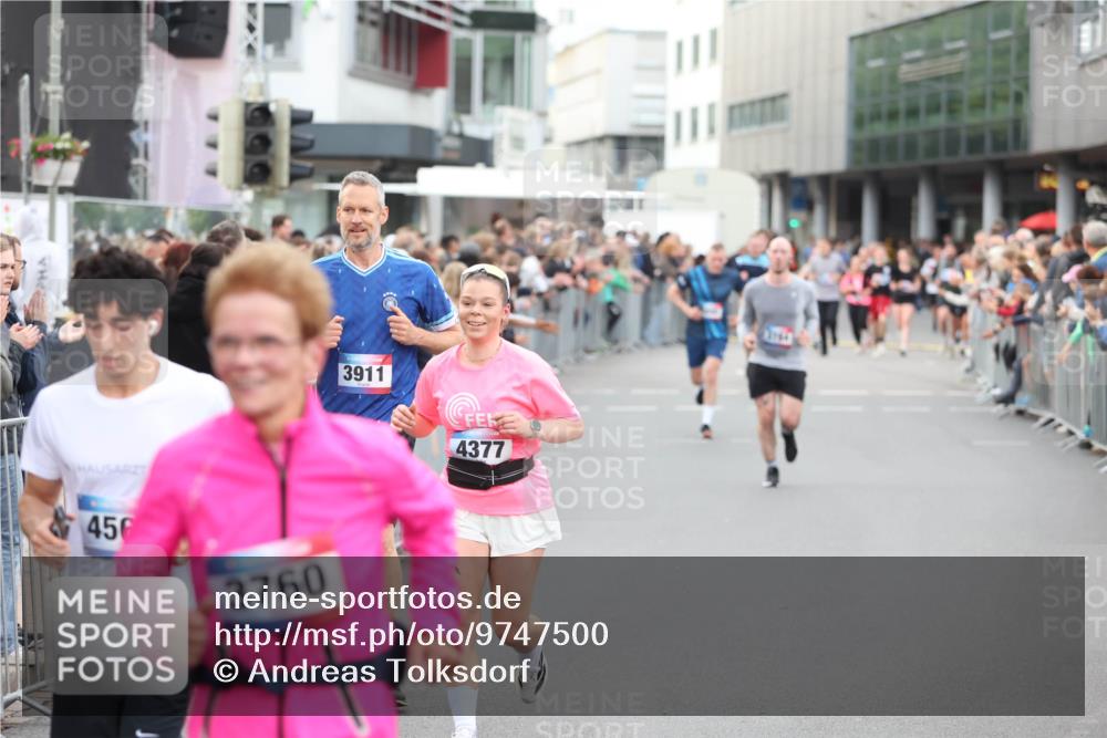 12.06.2026 - Holstenköstenlauf Andreas Tolksdorf http://msf.ph/oto/9747500 12.06.2026 19:58:21 Laufen 3911, 456, 3760, 4377 meine-sportfotos.de