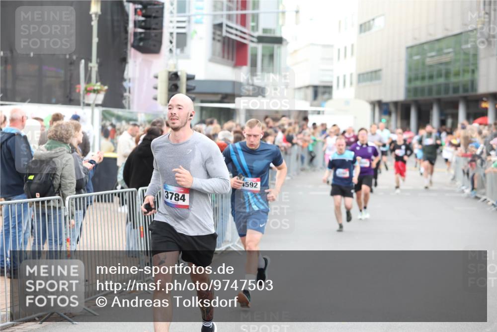 12.06.2026 - Holstenköstenlauf Andreas Tolksdorf http://msf.ph/oto/9747503 12.06.2026 19:58:26 Laufen 3784, 592 meine-sportfotos.de