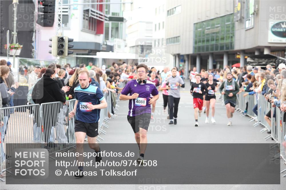 12.06.2026 - Holstenköstenlauf Andreas Tolksdorf http://msf.ph/oto/9747508 12.06.2026 19:58:30 Laufen 326, 4088, 3977, 3511 meine-sportfotos.de