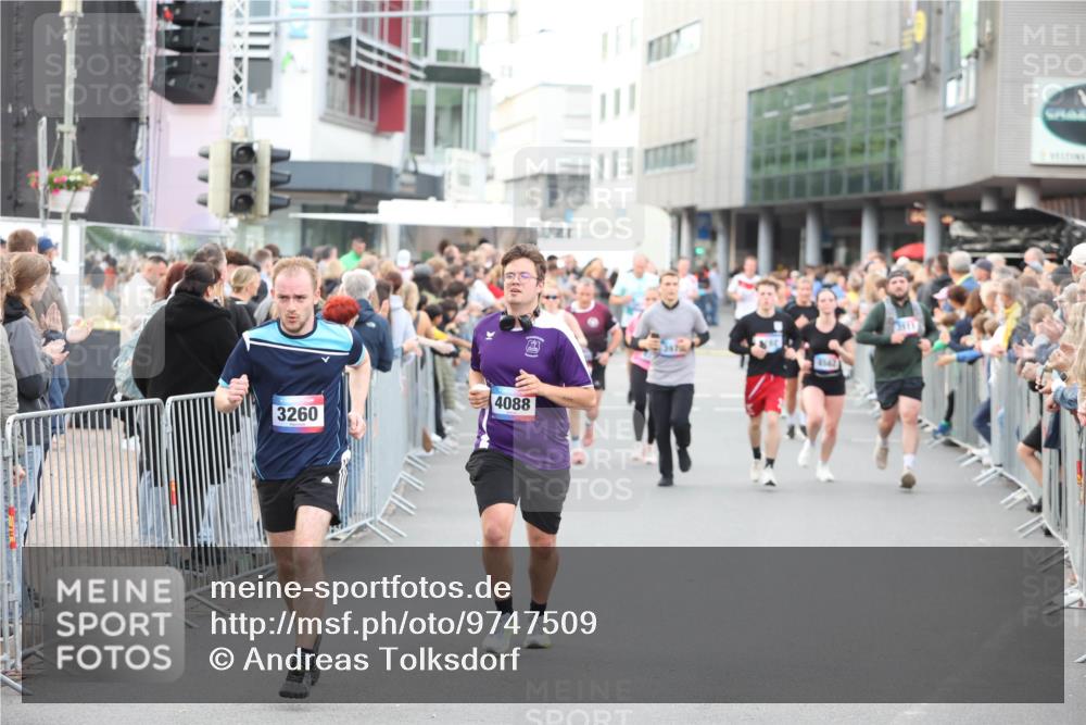 12.06.2026 - Holstenköstenlauf Andreas Tolksdorf http://msf.ph/oto/9747509 12.06.2026 19:58:30 Laufen 4088, 3260, 4542 meine-sportfotos.de