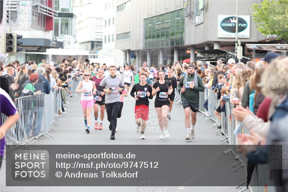 12.06.2026 - Holstenköstenlauf Andreas Tolksdorf http://msf.ph/oto/9747512 12.06.2026 19:58:32 Laufen 3423, 3424, 977, 626, 4562, 35, 1 meine-sportfotos.de