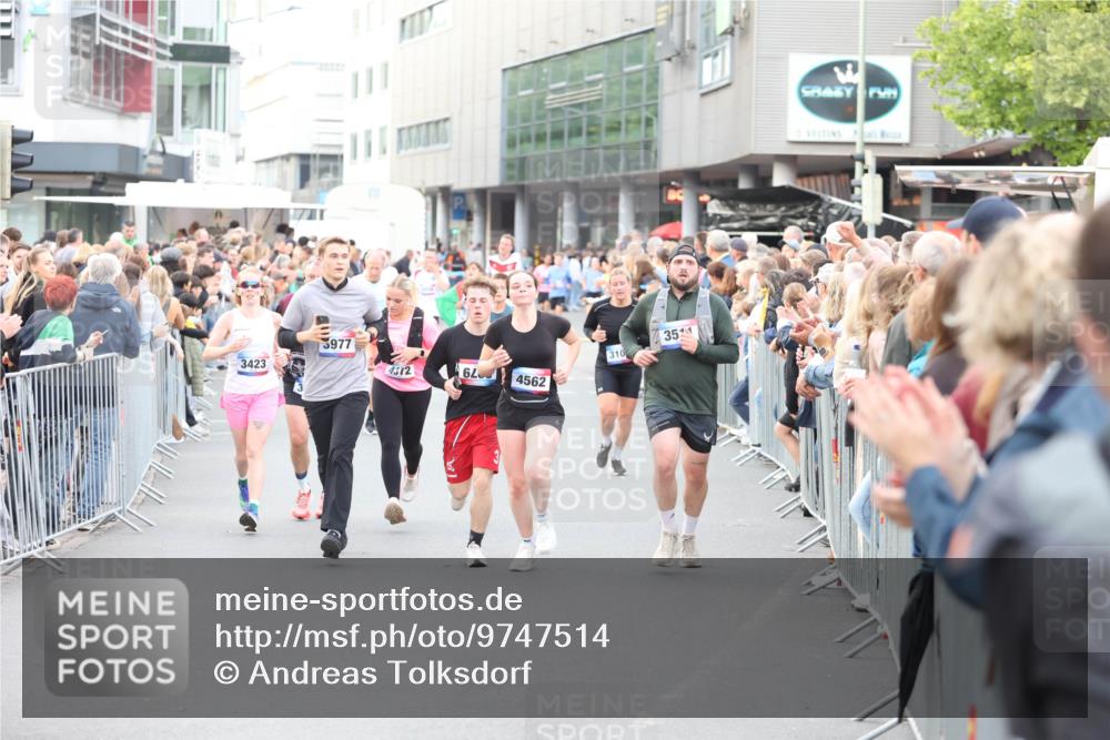 12.06.2026 - Holstenköstenlauf Andreas Tolksdorf http://msf.ph/oto/9747514 12.06.2026 19:58:32 Laufen 3423, 35, 5977, 310, 4312, 62, 4562 meine-sportfotos.de