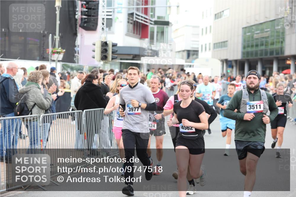 12.06.2026 - Holstenköstenlauf Andreas Tolksdorf http://msf.ph/oto/9747518 12.06.2026 19:58:34 Laufen 34, 3977, 124, 4562, 3424, 3511, 04 meine-sportfotos.de