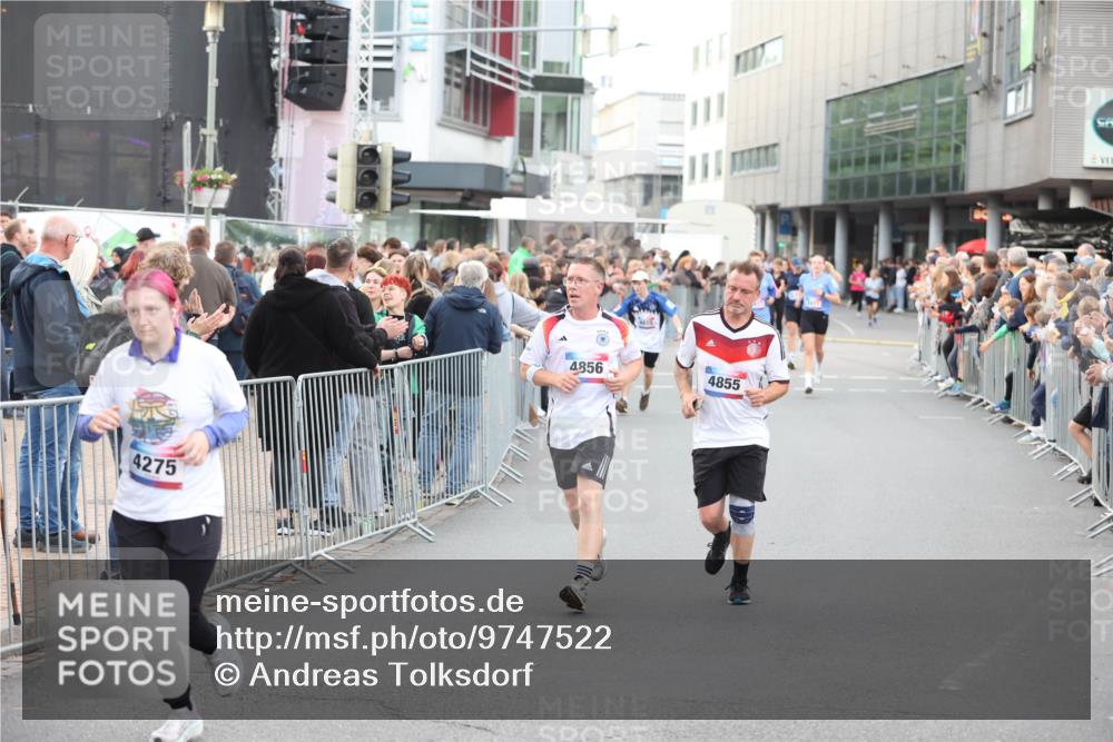 12.06.2026 - Holstenköstenlauf Andreas Tolksdorf http://msf.ph/oto/9747522 12.06.2026 19:58:42 Laufen 4275, 4856, 4855 meine-sportfotos.de