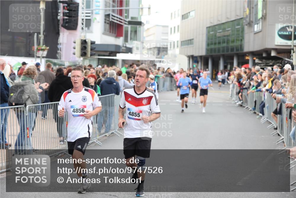 12.06.2026 - Holstenköstenlauf Andreas Tolksdorf http://msf.ph/oto/9747526 12.06.2026 19:58:43 Laufen 4856, 4855 meine-sportfotos.de