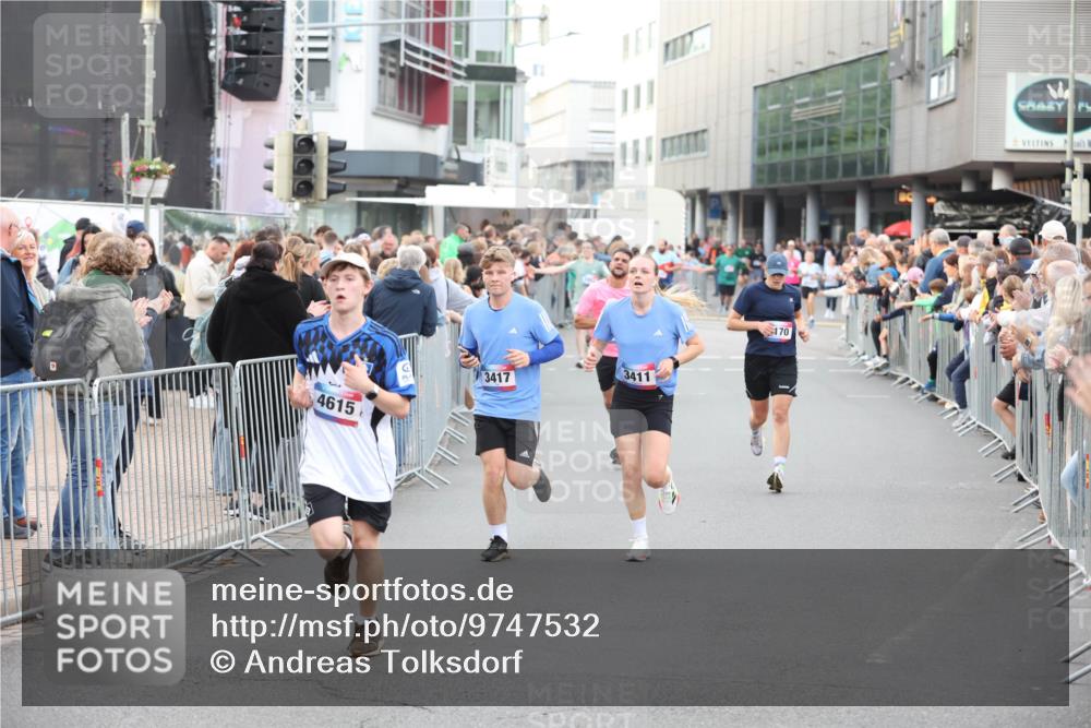 12.06.2026 - Holstenköstenlauf Andreas Tolksdorf http://msf.ph/oto/9747532 12.06.2026 19:58:48 Laufen 4615, 3411, 3417, 170 meine-sportfotos.de