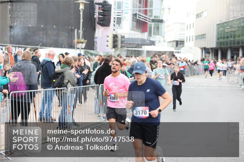 12.06.2026 - Holstenköstenlauf Andreas Tolksdorf http://msf.ph/oto/9747538 12.06.2026 19:58:51 Laufen 2030, 4363, 3170, 3952, 3037 meine-sportfotos.de