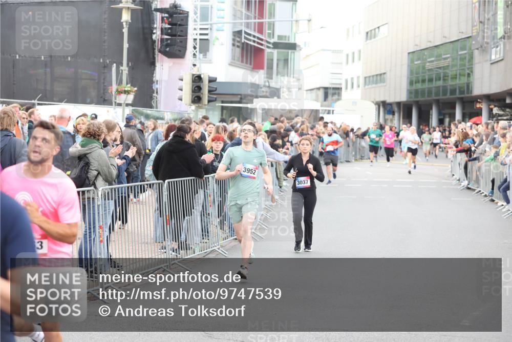 12.06.2026 - Holstenköstenlauf Andreas Tolksdorf http://msf.ph/oto/9747539 12.06.2026 19:58:52 Laufen 3, 3952, 3037 meine-sportfotos.de