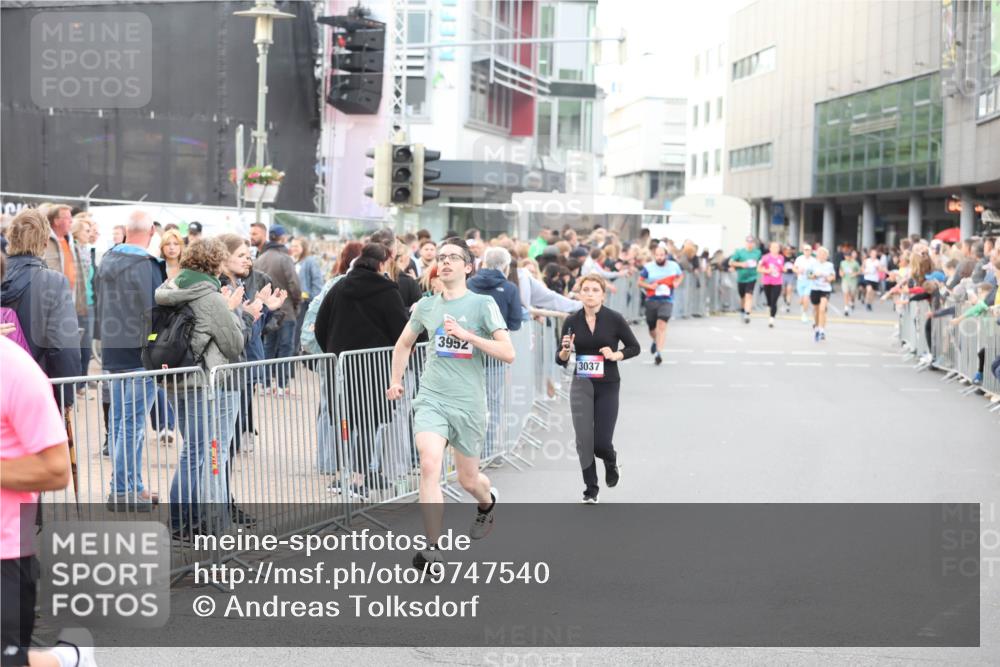12.06.2026 - Holstenköstenlauf Andreas Tolksdorf http://msf.ph/oto/9747540 12.06.2026 19:58:53 Laufen 3952, 3037 meine-sportfotos.de
