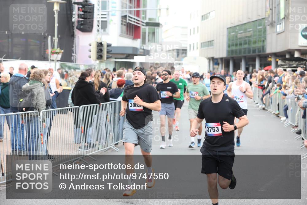 12.06.2026 - Holstenköstenlauf Andreas Tolksdorf http://msf.ph/oto/9747560 12.06.2026 19:59:09 Laufen 3065, 457, 3887, 4755, 3753 meine-sportfotos.de
