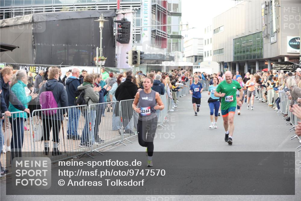 12.06.2026 - Holstenköstenlauf Andreas Tolksdorf http://msf.ph/oto/9747570 12.06.2026 19:59:29 Laufen 3244, 3069, 316, 4126 meine-sportfotos.de