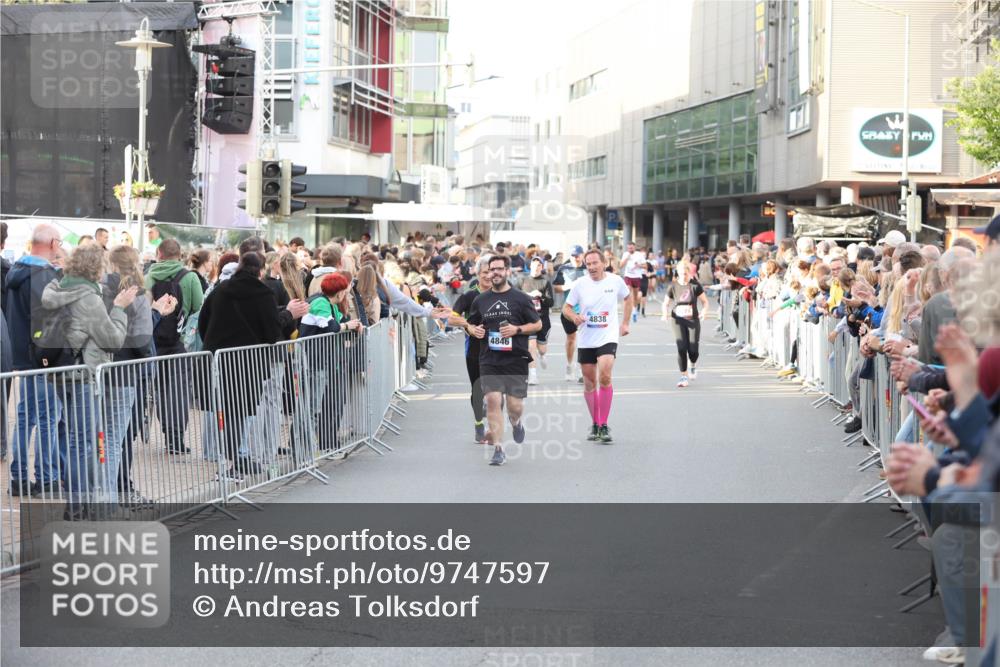 12.06.2026 - Holstenköstenlauf Andreas Tolksdorf http://msf.ph/oto/9747597 12.06.2026 20:00:00 Laufen 4838, 4846 meine-sportfotos.de
