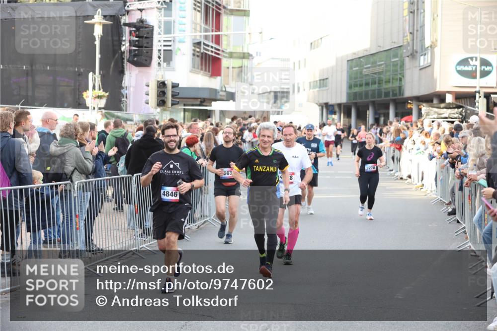 12.06.2026 - Holstenköstenlauf Andreas Tolksdorf http://msf.ph/oto/9747602 12.06.2026 20:00:02 Laufen 4846, 563, 8, 3278 meine-sportfotos.de