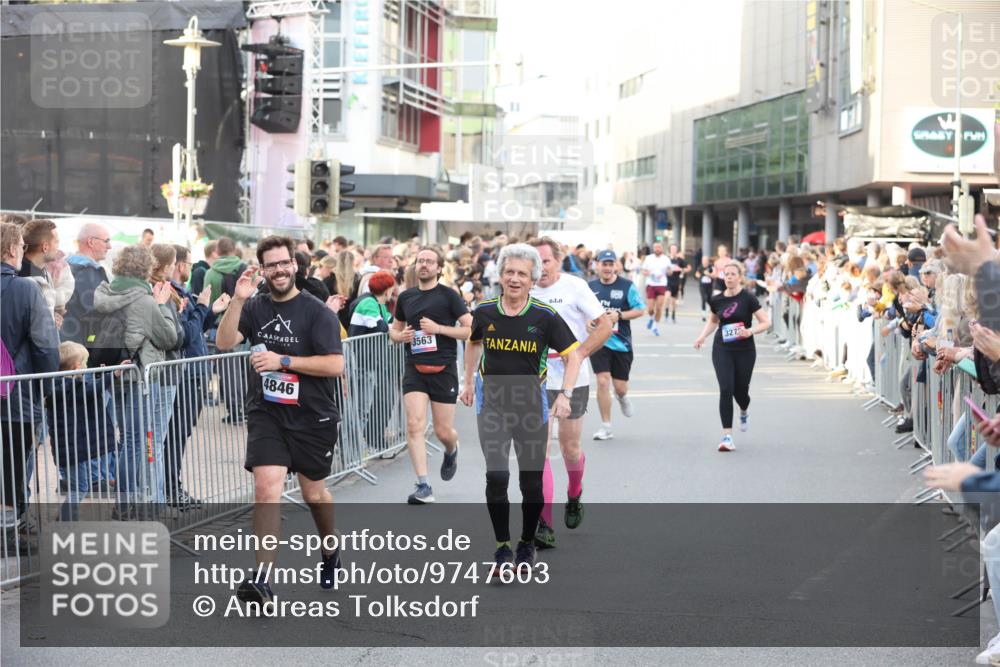 12.06.2026 - Holstenköstenlauf Andreas Tolksdorf http://msf.ph/oto/9747603 12.06.2026 20:00:02 Laufen 3563, 4846, 3272 meine-sportfotos.de