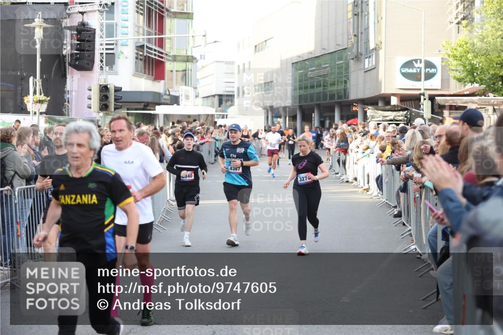 12.06.2026 - Holstenköstenlauf Andreas Tolksdorf http://msf.ph/oto/9747605 12.06.2026 20:00:04 Laufen 340, 4387, 327 meine-sportfotos.de