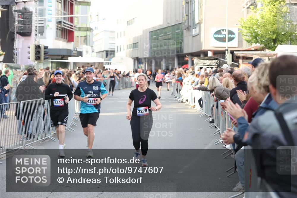 12.06.2026 - Holstenköstenlauf Andreas Tolksdorf http://msf.ph/oto/9747607 12.06.2026 20:00:05 Laufen 3340, 4387, 3278 meine-sportfotos.de