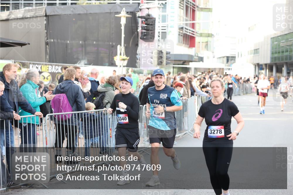 12.06.2026 - Holstenköstenlauf Andreas Tolksdorf http://msf.ph/oto/9747609 12.06.2026 20:00:06 Laufen 3340, 4507, 3278 meine-sportfotos.de