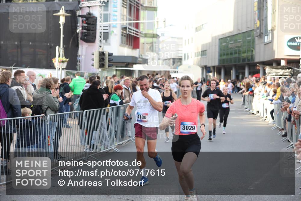12.06.2026 - Holstenköstenlauf Andreas Tolksdorf http://msf.ph/oto/9747615 12.06.2026 20:00:12 Laufen 4682, 4180, 11, 3029, 37, 917 meine-sportfotos.de