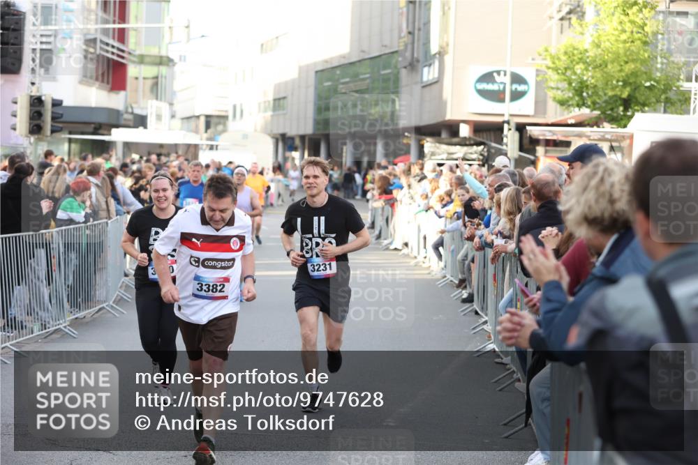 12.06.2026 - Holstenköstenlauf Andreas Tolksdorf http://msf.ph/oto/9747628 12.06.2026 20:00:23 Laufen 3859, 3, 3382, 3231 meine-sportfotos.de