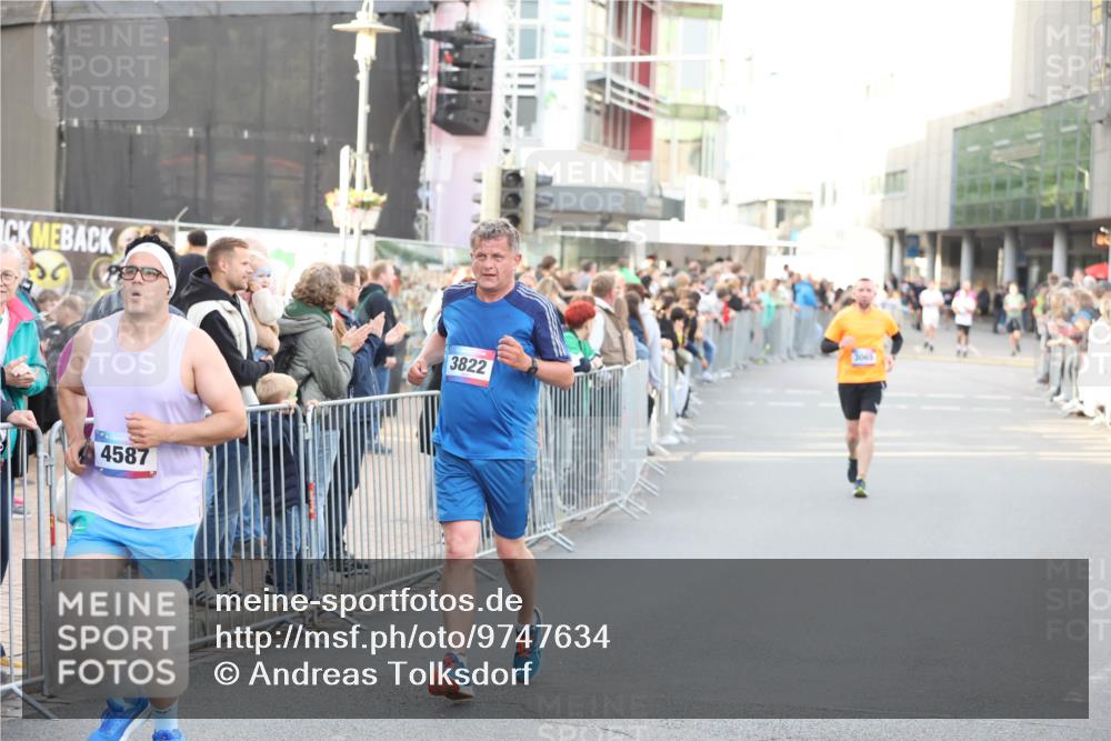 12.06.2026 - Holstenköstenlauf Andreas Tolksdorf http://msf.ph/oto/9747634 12.06.2026 20:00:27 Laufen 4587, 3822, 3065 meine-sportfotos.de