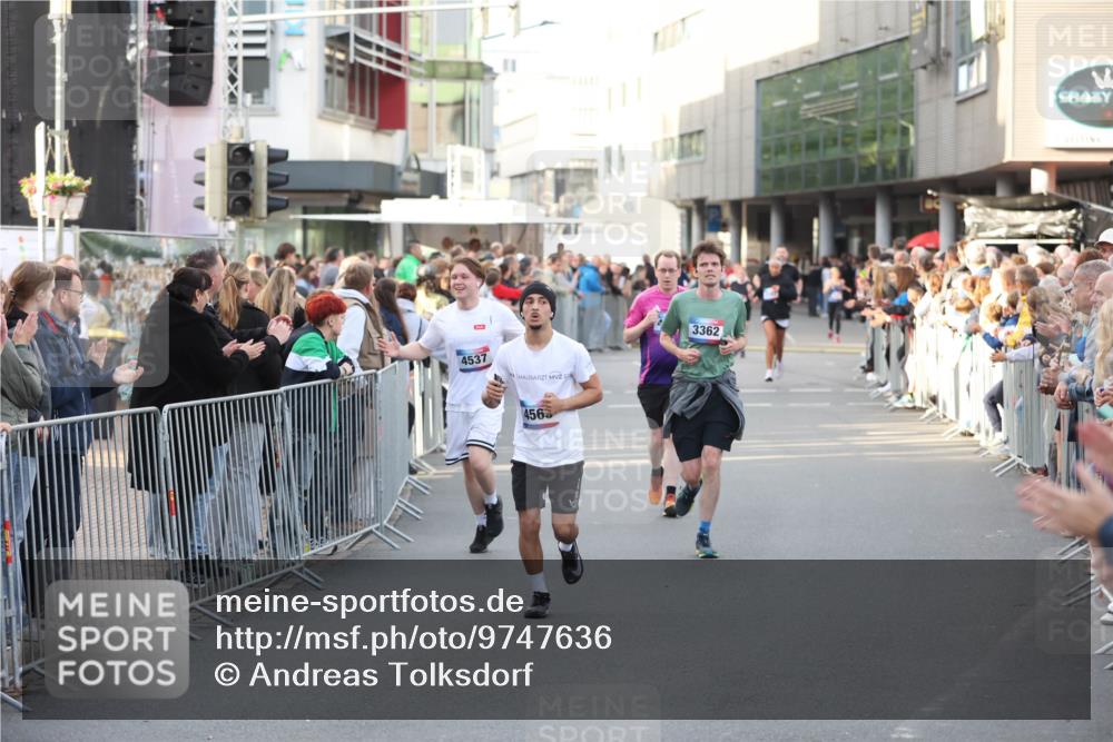 12.06.2026 - Holstenköstenlauf Andreas Tolksdorf http://msf.ph/oto/9747636 12.06.2026 20:00:44 Laufen 4537, 4565, 3362 meine-sportfotos.de